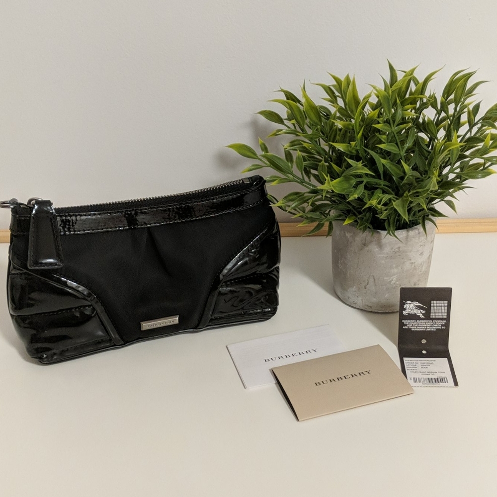 ✨Burberry✨ Patent Accent Cosmetic Bag